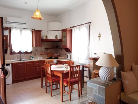 Dining area, kitchen