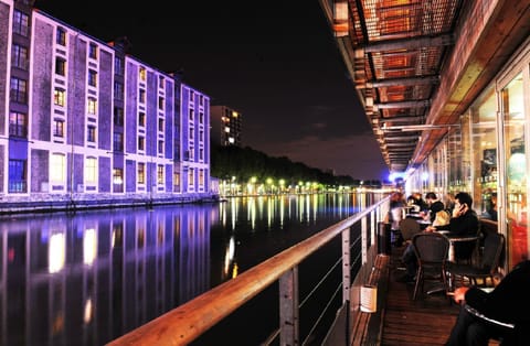 Facade/entrance, Night, Balcony/Terrace