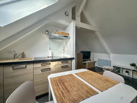 Living room, Seating area, Dining area, concierge