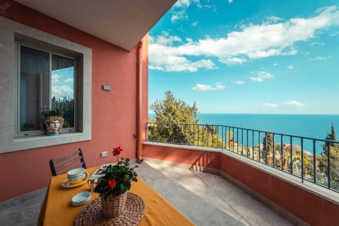 The charming house Condo in Taormina