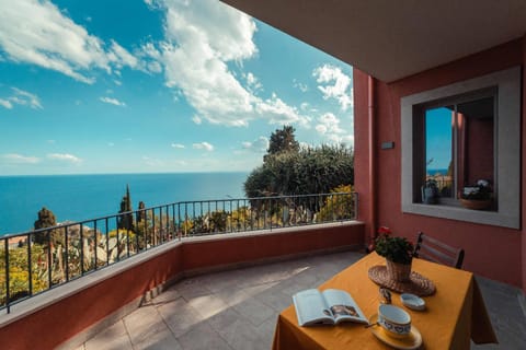 The charming house Condo in Taormina