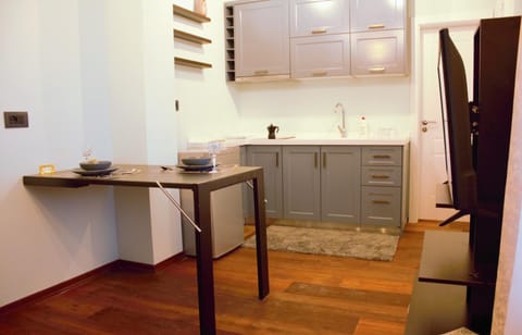 Kitchen or kitchenette, Dining area, Communal kitchen