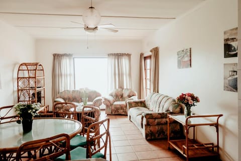 Living room, Photo of the whole room, Seating area, Dining area, fireplace