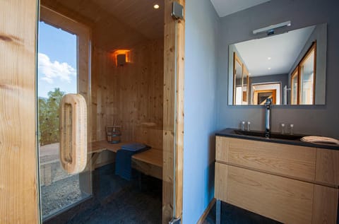 Sauna, Bathroom