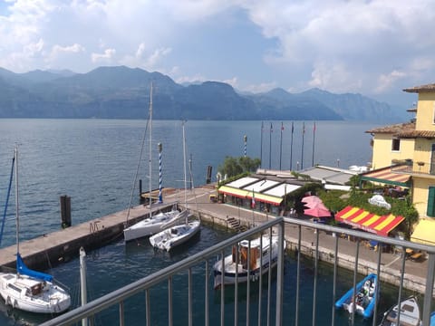 Balcony/Terrace, Lake view