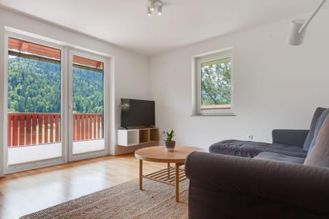 TV and multimedia, Balcony/Terrace, Living room, Seating area, Evening entertainment