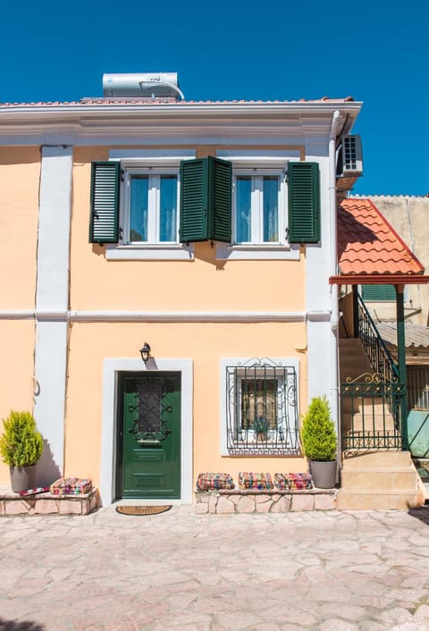 Property building, Facade/entrance, Off site, Neighbourhood, Decorative detail