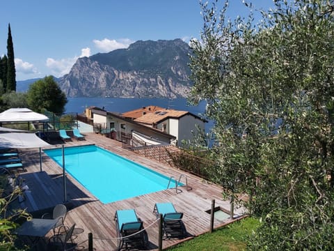 Lake view, Mountain view, Pool view, Swimming pool