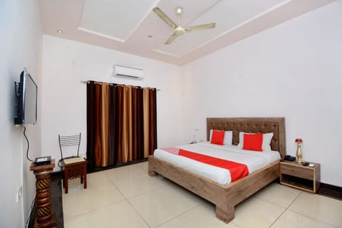 OYO Flagship 31031 DS Royal Guest House Hotel in Ludhiana
