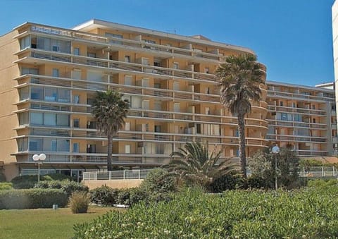 Property building, Pool view, Sea view