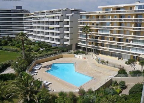 Property building, Bird's eye view, Pool view, Sea view