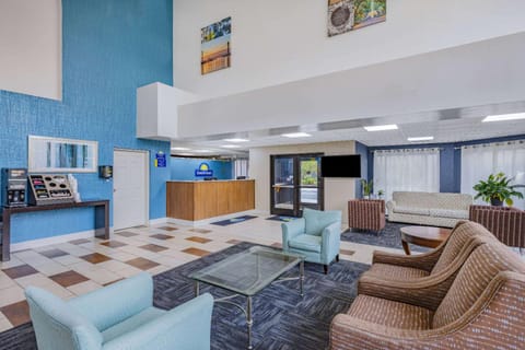 Days Inn & Suites by Wyndham Savannah Midtown Motel in Savannah