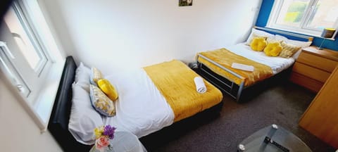 Browning House Bedrooms I Long or Short Stay I Special Rate Available Bed and Breakfast in Derby