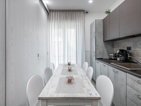 Kitchen or kitchenette, Dining area, Communal kitchen