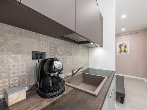 Coffee/tea facilities, Kitchen or kitchenette, Communal kitchen