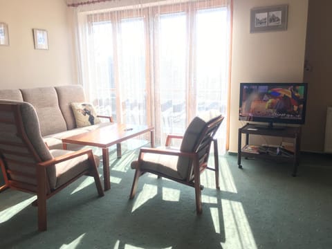 Balcony/Terrace, Living room, Landmark view