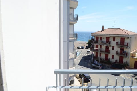 Property building, Balcony/Terrace, Sea view, Street view