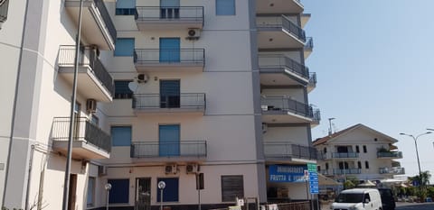 Fondachello Beach House2 - Fondachello-apartments com Condo in Mascali