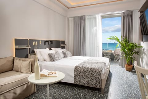 Bed, Natural landscape, TV and multimedia, Living room, Photo of the whole room, Seating area, Bedroom, Sea view