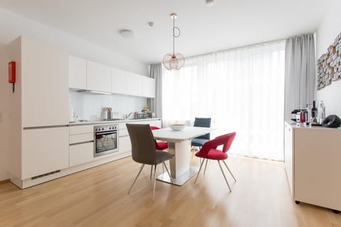 Mar Suite Apartments - Center Condo in Vienna