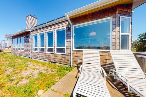 3 Bed 3 Bath Vacation home in Bayshore Beach Club House in Waldport