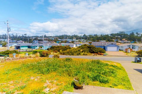 3 Bed 3 Bath Vacation home in Bayshore Beach Club House in Waldport