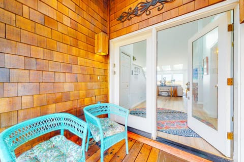 3 Bed 3 Bath Vacation home in Bayshore Beach Club Haus in Waldport