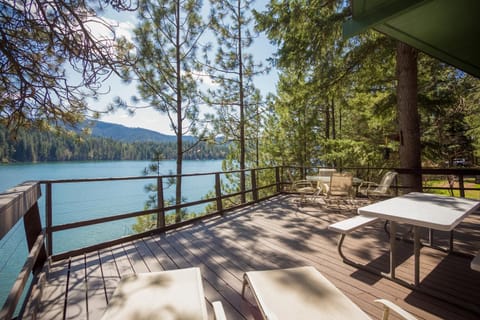 3 Bed 2 Bath Vacation home in Lake Coeur d'Alene House in Kootenai County