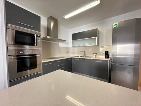 Kitchen or kitchenette, dishwasher, oven