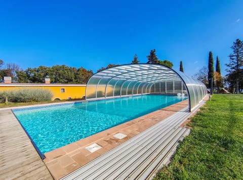 Spring, Garden, Swimming pool, sunbed