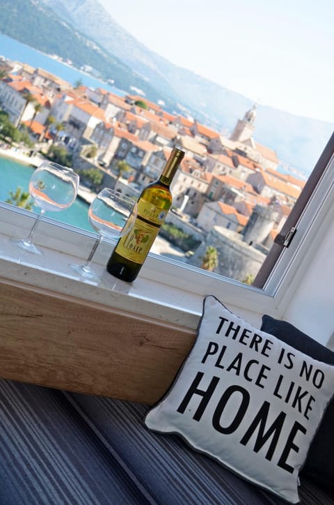 City view, Sea view