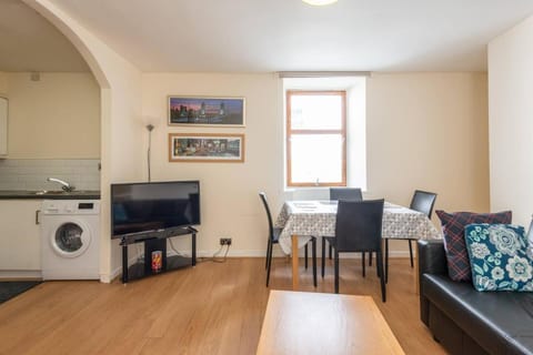 City Centre 2 Bed - Baron Taylor Street Apartment in Inverness