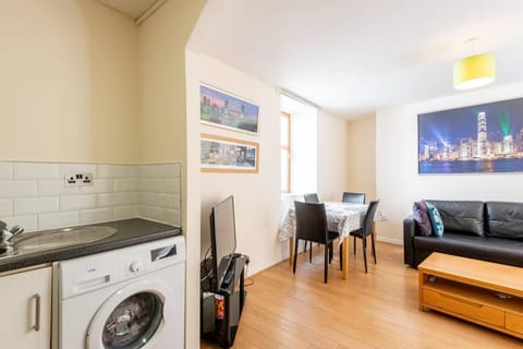 City Centre 2 Bed - Baron Taylor Street Apartment in Inverness