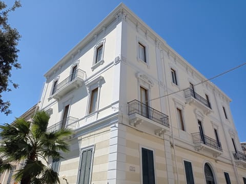 Property building, Day, Landmark view