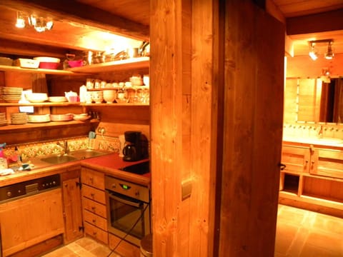 CHALET GRINCH 90m2, 3 Sdb, skis aux pieds, wifi Condo in Tignes