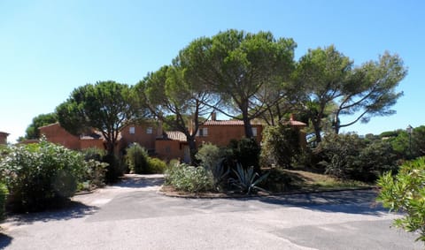 Property building, Neighbourhood, Area and facilities