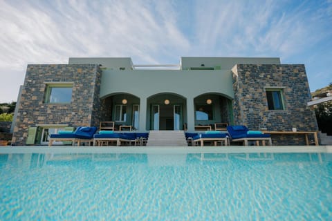 Property building, Pool view, Swimming pool, sunbed