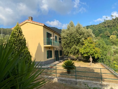 Appartamenti Borgo San Pietro Condo in Framura