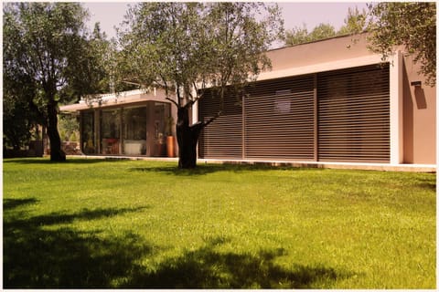Facade/entrance, Garden