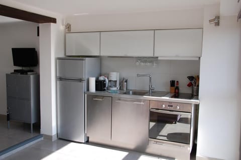 TV and multimedia, Coffee/tea facilities, Kitchen or kitchenette, dishwasher, pet friendly, stove, toaster