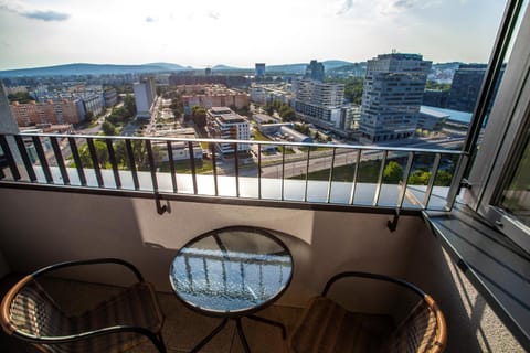 Air-Conditioned City View Apartment 24h check-in Condo in Bratislava