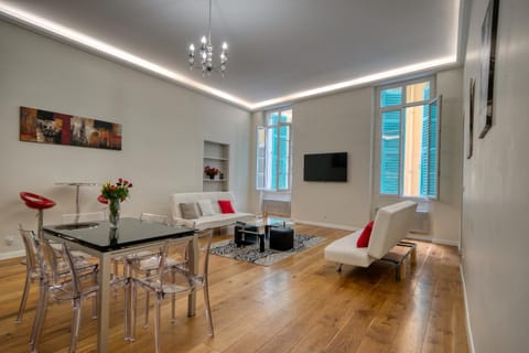 Old Town Luxury 3 Beds Apartamento in Nice