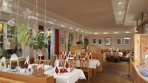 Restaurant/places to eat, Banquet/Function facilities