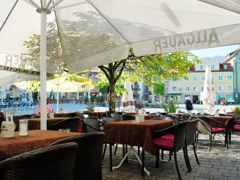 Restaurant/places to eat, Balcony/Terrace