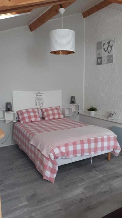 Bed, Photo of the whole room