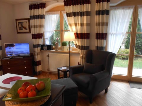 Living room, Photo of the whole room, Decorative detail, Seating area