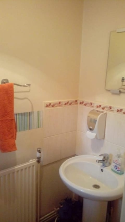 Bed 4 night Vacation rental in Salford