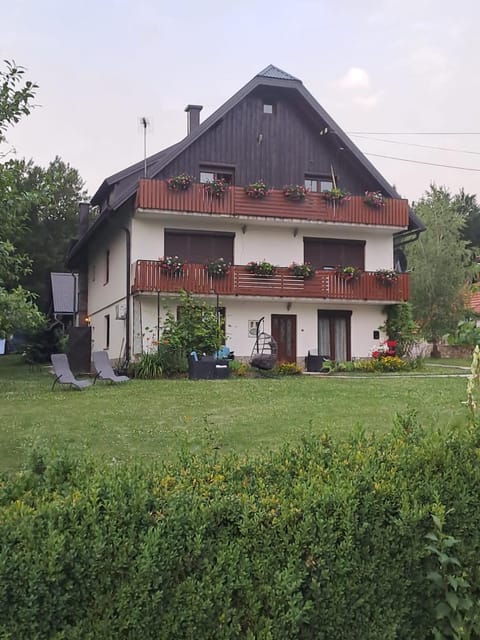 TOMLJANOVIĆ Bed and Breakfast in Jezerce