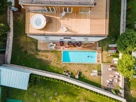 Property building, Bird's eye view, Garden view, Pool view, Swimming pool, Bath