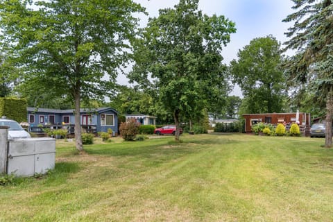 Property building, Neighbourhood, Garden